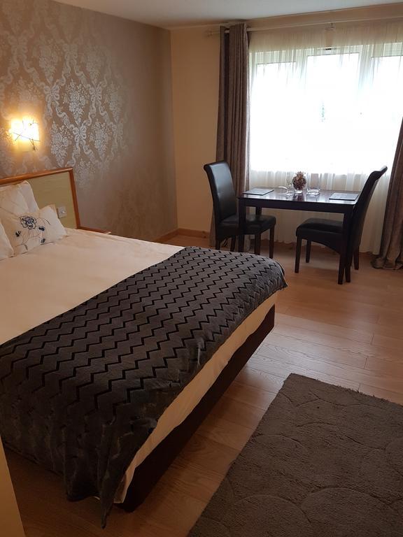 Travel Plaza Hotel Desborough Kültér fotó