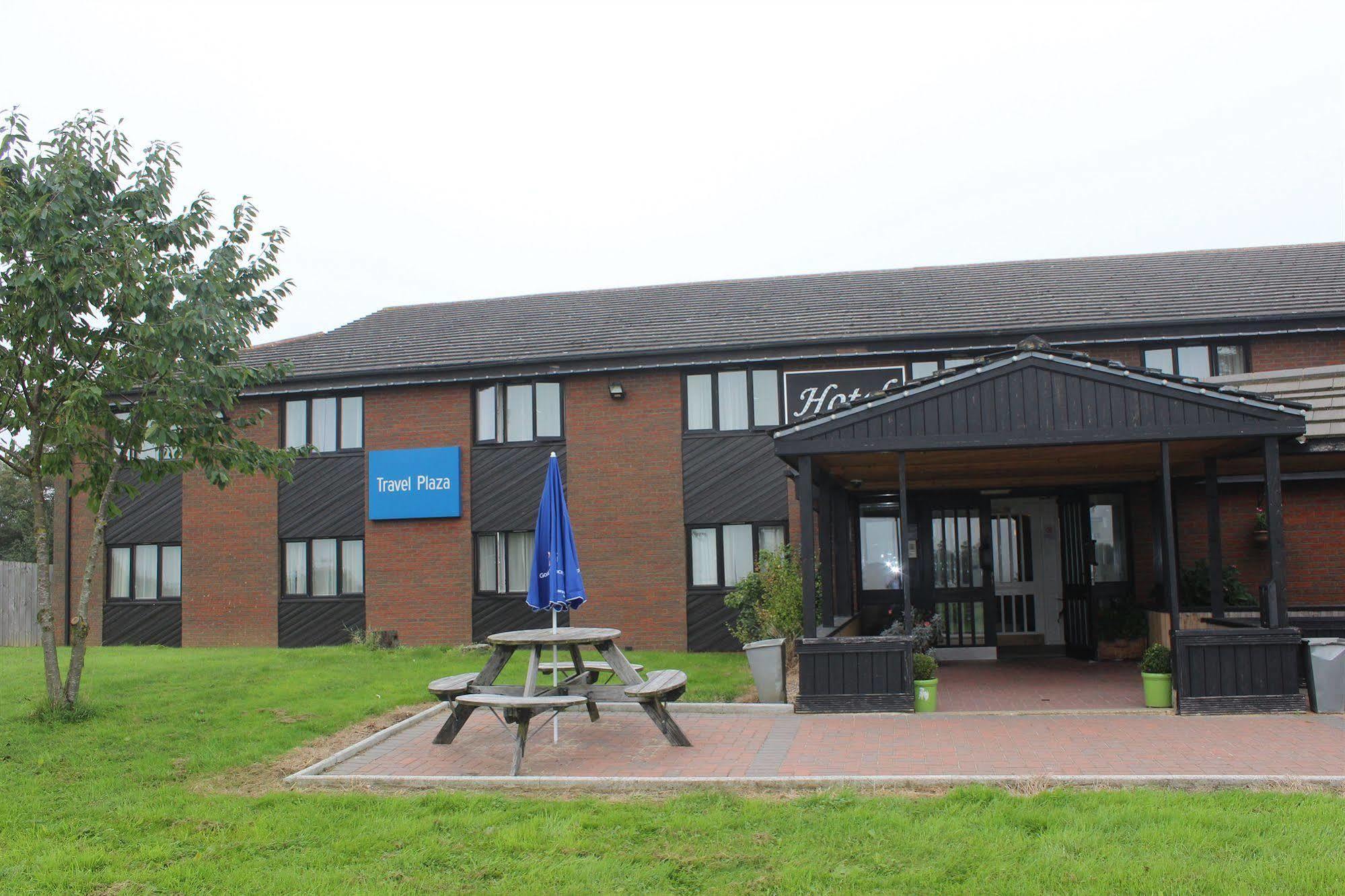 Travel Plaza Hotel Desborough Kültér fotó