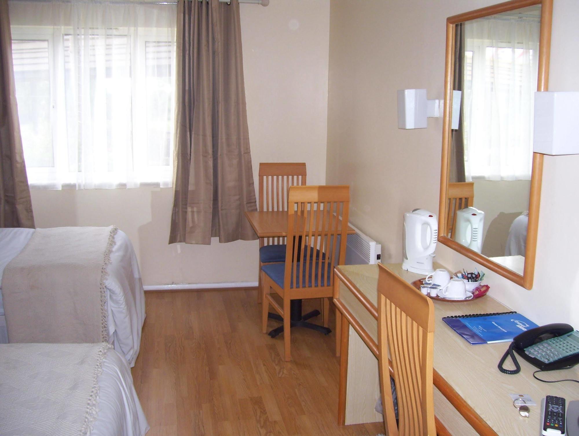 Travel Plaza Hotel Desborough Kültér fotó