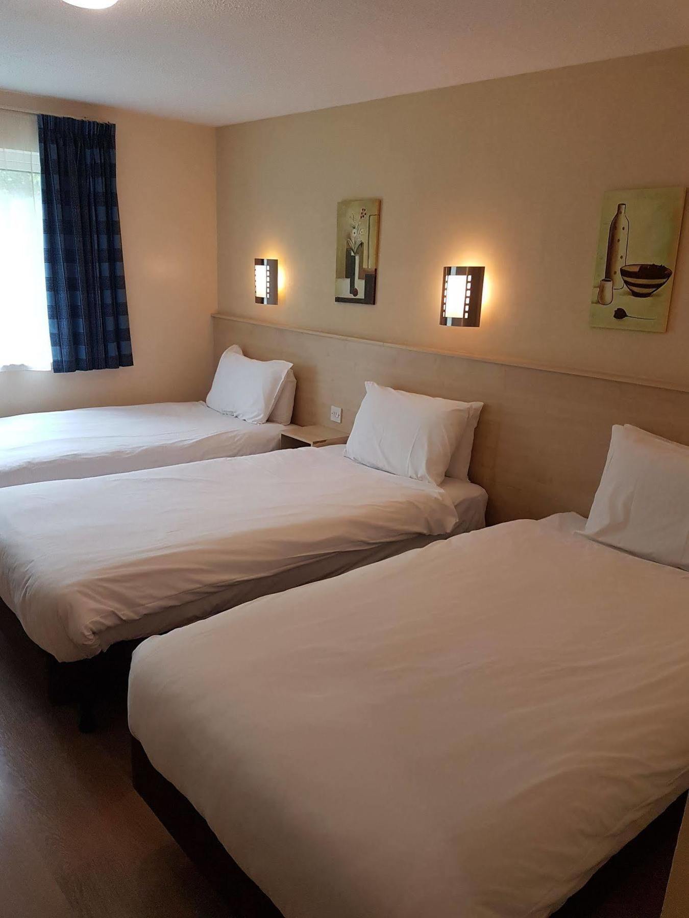 Travel Plaza Hotel Desborough Kültér fotó