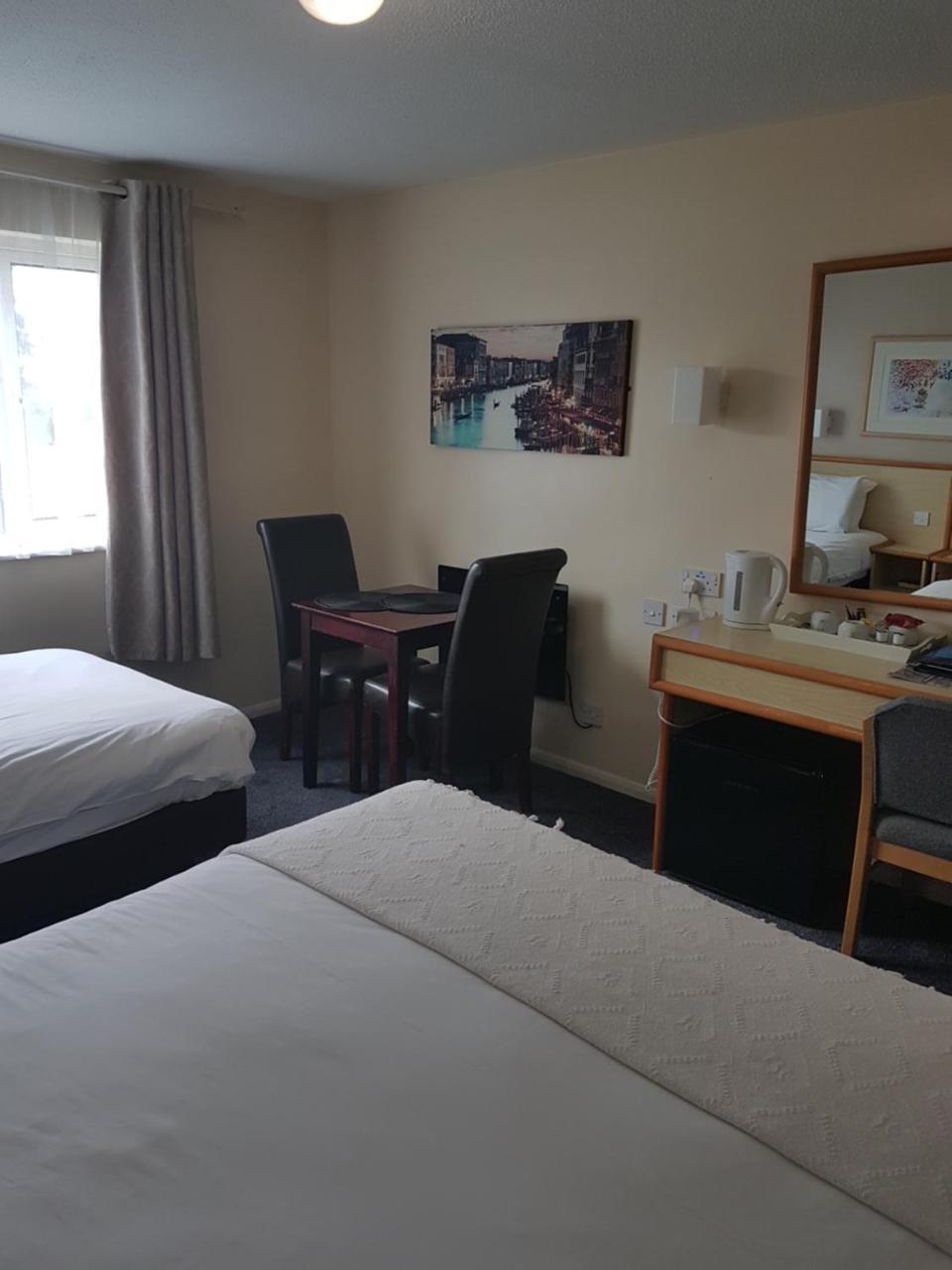 Travel Plaza Hotel Desborough Kültér fotó